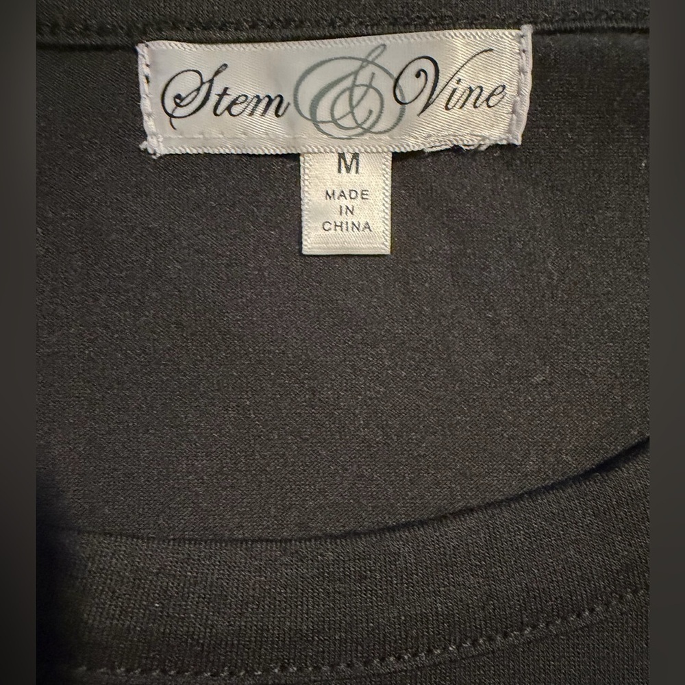 Black Pearl Embellished Women's Top - Picture 5 of 6